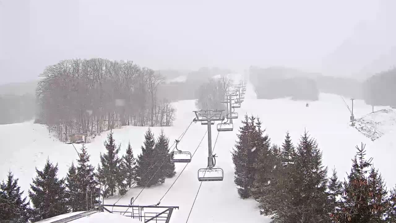 Blue Mountain Orchard Base Ropeway Station / Cascade Putting Course & Ski Slopes Live Cam - Collingwood, Blue Mountains, Simcoe, Ontario, Canada