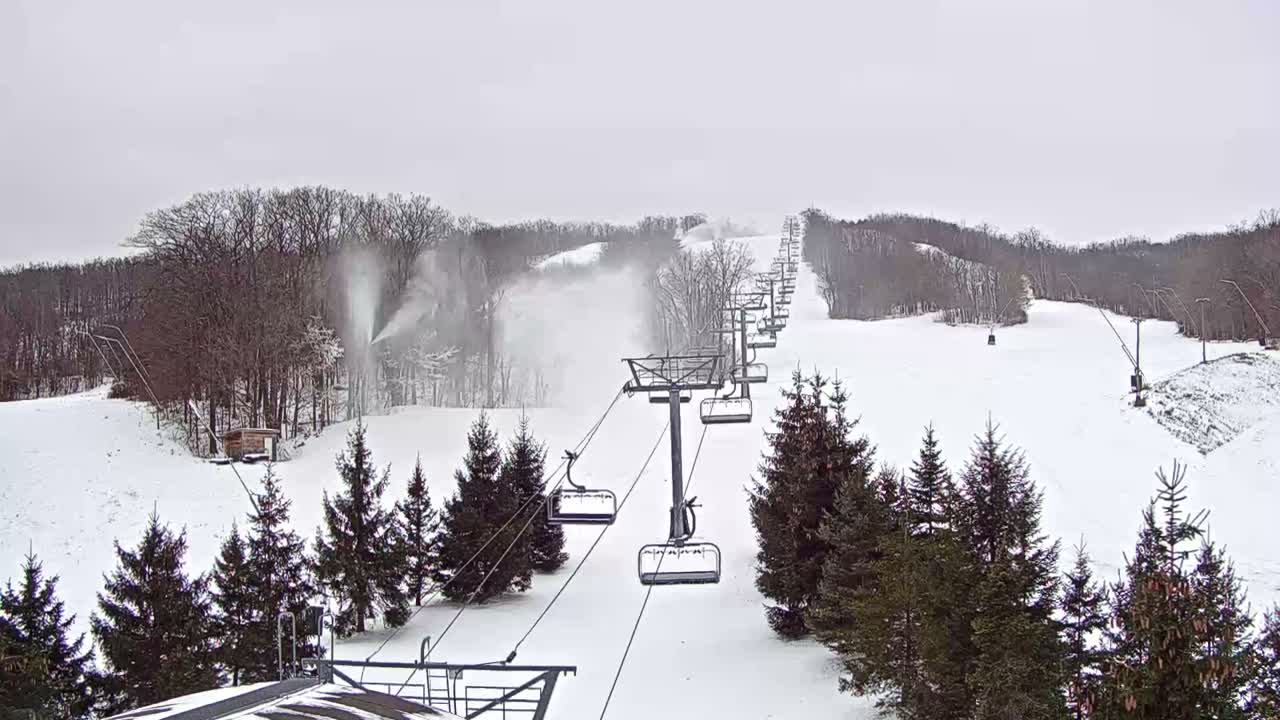 Blue Mountain Orchard Base Ropeway Station / Cascade Putting Course & Ski Slopes Live Cam - Collingwood, Blue Mountains, Simcoe, Ontario, Canada