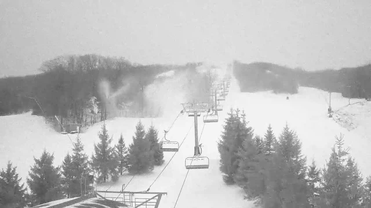 Blue Mountain Orchard Base Ropeway Station / Cascade Putting Course & Ski Slopes Live Cam - Collingwood, Blue Mountains, Simcoe, Ontario, Canada