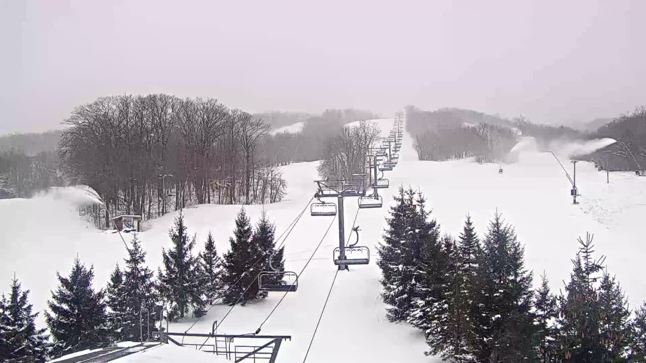 Blue Mountain Orchard Base Ropeway Station / Cascade Putting Course & Ski Slopes Live Cam - Collingwood, Blue Mountains, Simcoe, Ontario, Canada