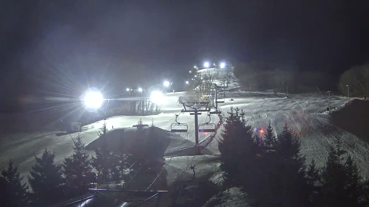 Blue Mountain Orchard Base Ropeway Station / Cascade Putting Course & Ski Slopes Live Cam - Collingwood, Blue Mountains, Simcoe, Ontario, Canada