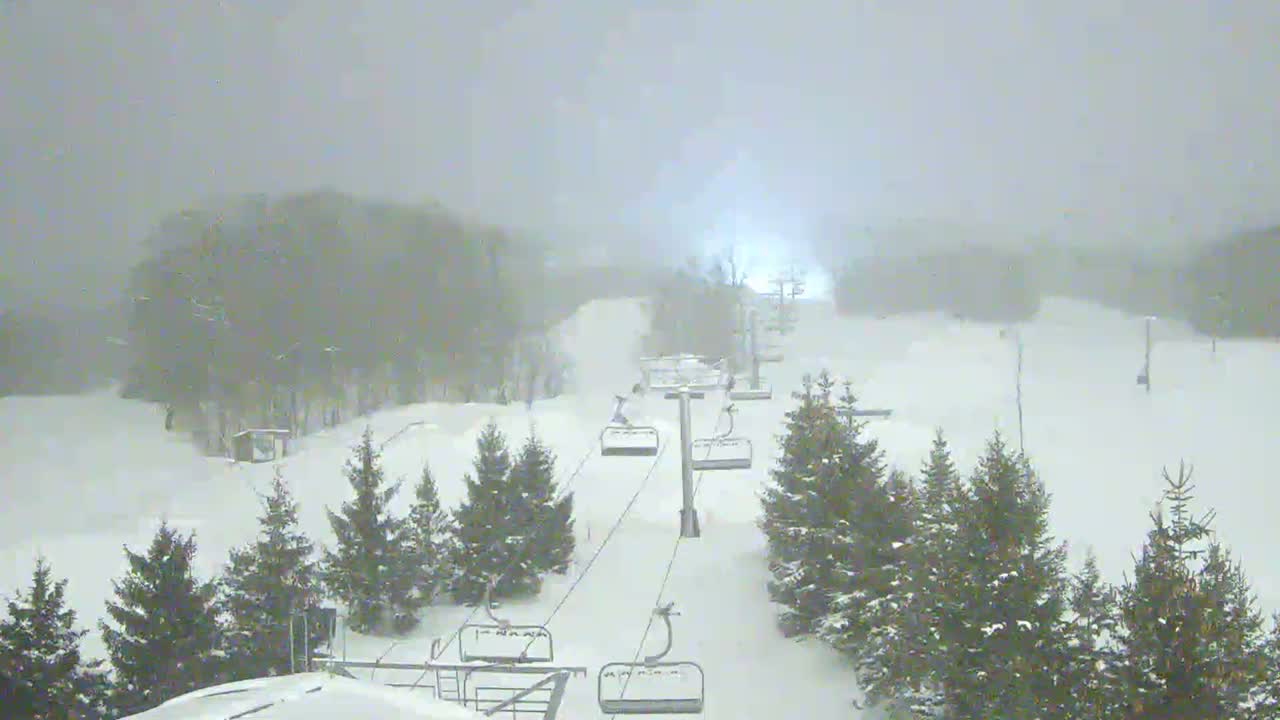 Blue Mountain Orchard Base Ropeway Station / Cascade Putting Course & Ski Slopes Live Cam - Collingwood, Blue Mountains, Simcoe, Ontario, Canada