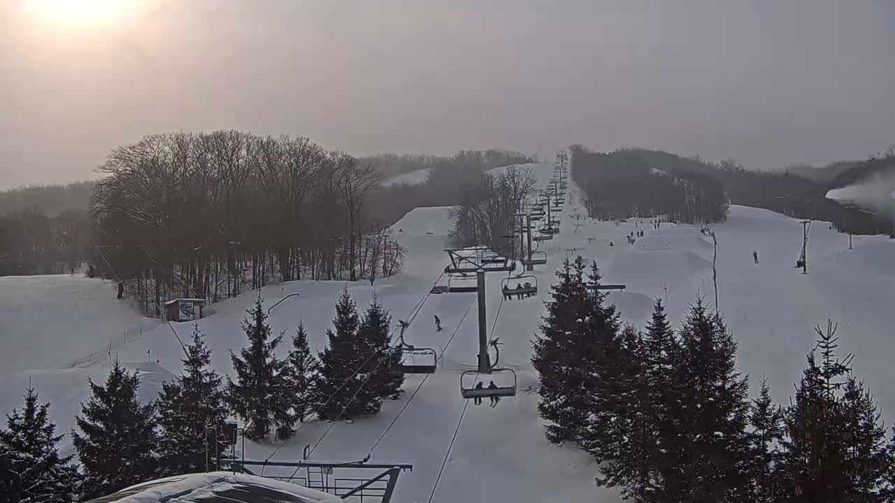 Blue Mountain Orchard Base Ropeway Station / Cascade Putting Course & Ski Slopes Live Cam - Collingwood, Blue Mountains, Simcoe, Ontario, Canada