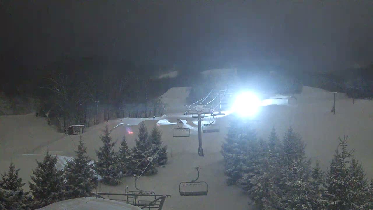 Blue Mountain Orchard Base Ropeway Station / Cascade Putting Course & Ski Slopes Live Cam - Collingwood, Blue Mountains, Simcoe, Ontario, Canada