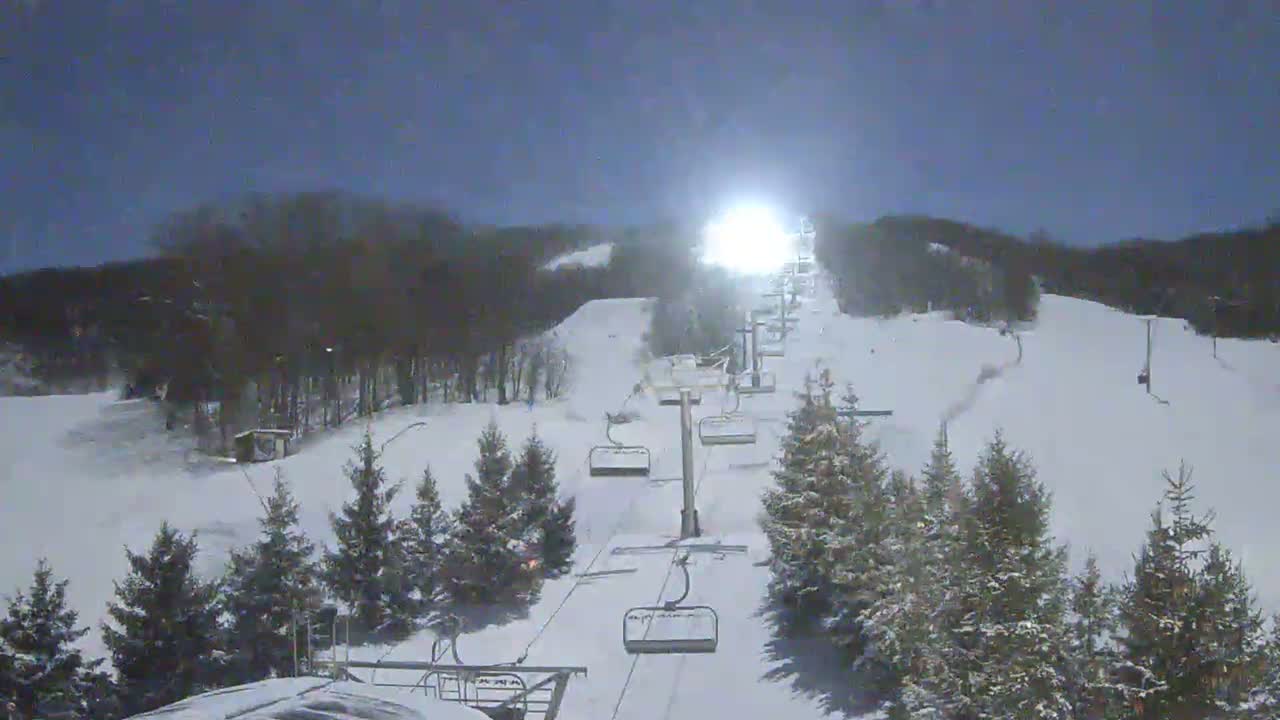 Blue Mountain Orchard Base Ropeway Station / Cascade Putting Course & Ski Slopes Live Cam - Collingwood, Blue Mountains, Simcoe, Ontario, Canada
