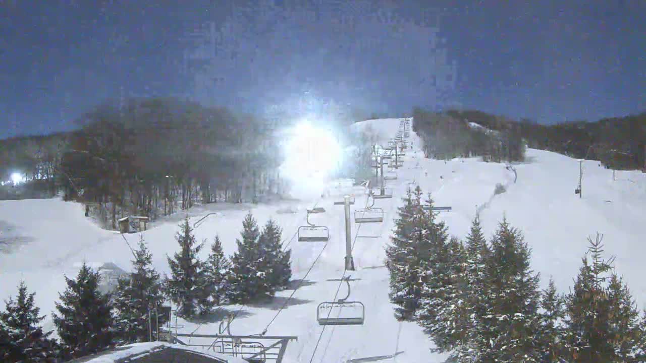 Blue Mountain Orchard Base Ropeway Station / Cascade Putting Course & Ski Slopes Live Cam - Collingwood, Blue Mountains, Simcoe, Ontario, Canada