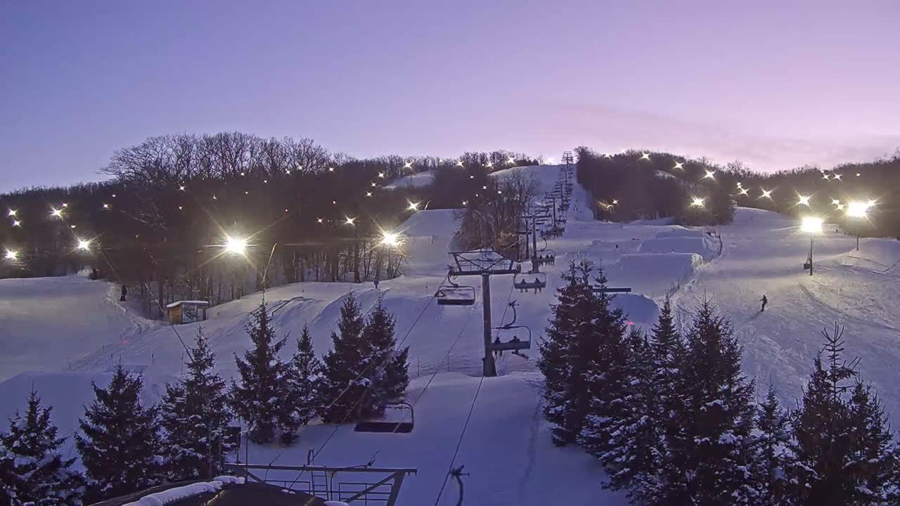 Blue Mountain Orchard Base Ropeway Station / Cascade Putting Course & Ski Slopes Live Cam - Collingwood, Blue Mountains, Simcoe, Ontario, Canada