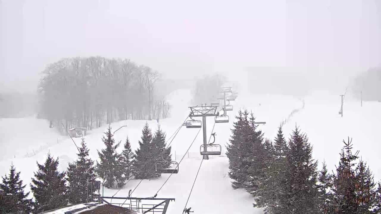 Blue Mountain Orchard Base Ropeway Station / Cascade Putting Course & Ski Slopes Live Cam - Collingwood, Blue Mountains, Simcoe, Ontario, Canada