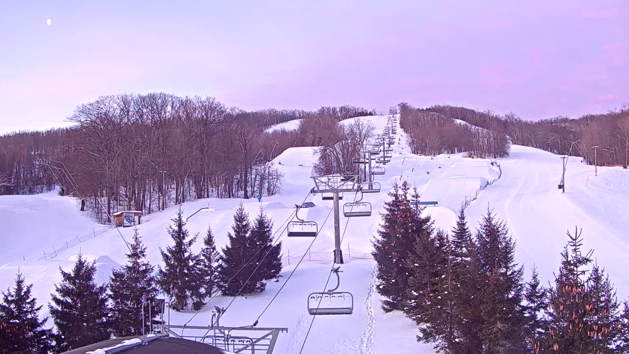 Blue Mountain Orchard Base Ropeway Station / Cascade Putting Course & Ski Slopes Live Cam - Collingwood, Blue Mountains, Simcoe, Ontario, Canada