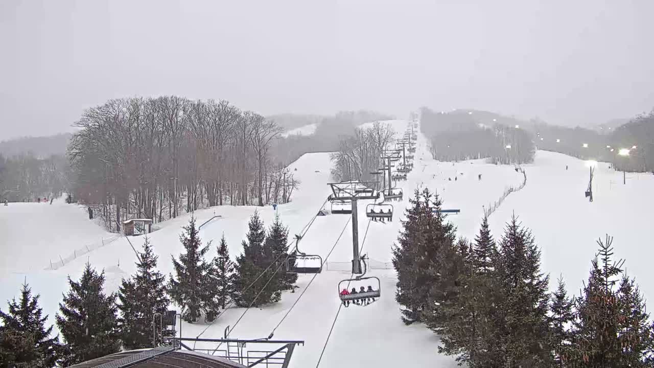 Blue Mountain Orchard Base Ropeway Station / Cascade Putting Course & Ski Slopes Live Cam - Collingwood, Blue Mountains, Simcoe, Ontario, Canada