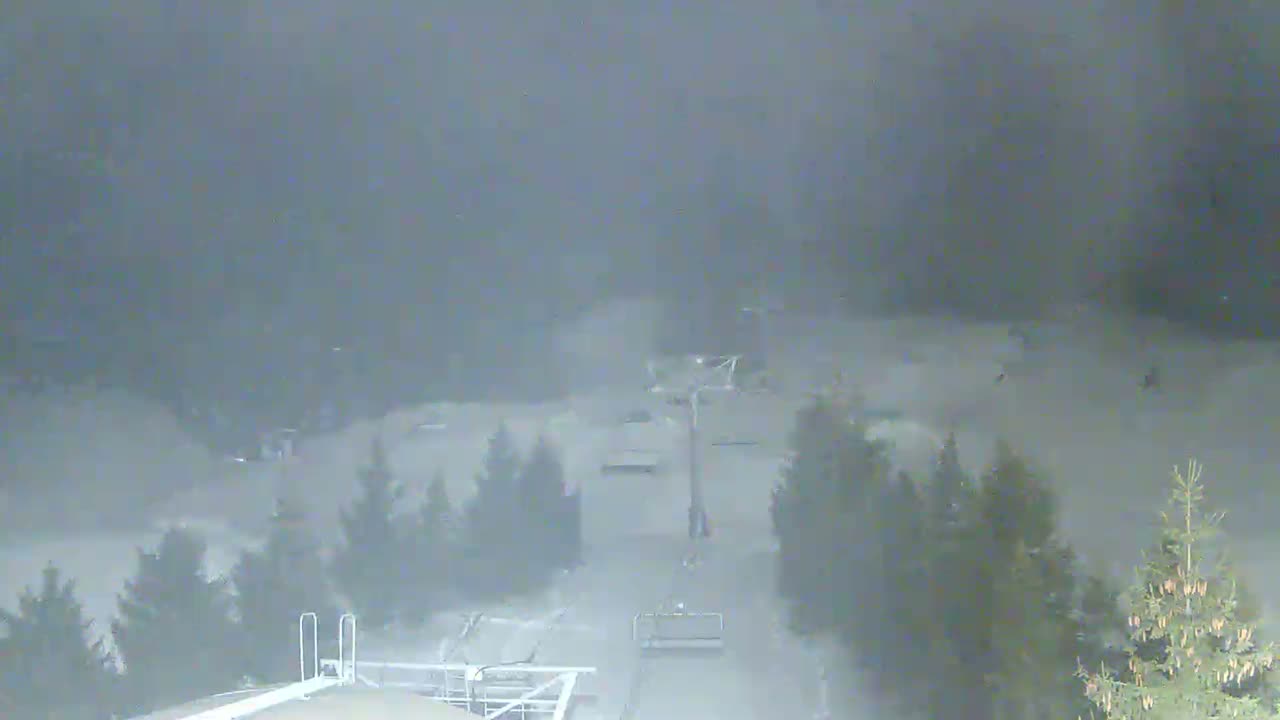 Blue Mountain Orchard Base Ropeway Station / Cascade Putting Course & Ski Slopes Live Cam - Collingwood, Blue Mountains, Simcoe, Ontario, Canada