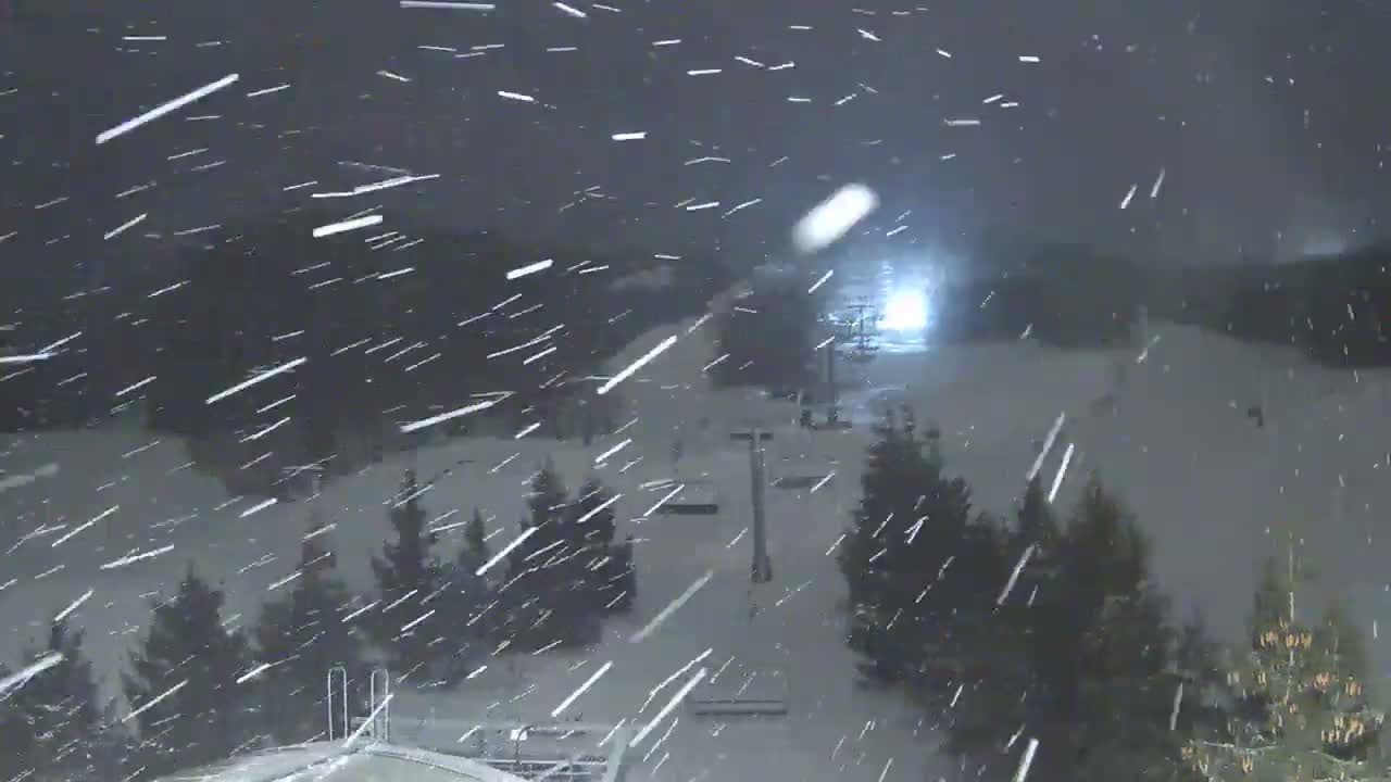 Blue Mountain Orchard Base Ropeway Station / Cascade Putting Course & Ski Slopes Live Cam - Collingwood, Blue Mountains, Simcoe, Ontario, Canada