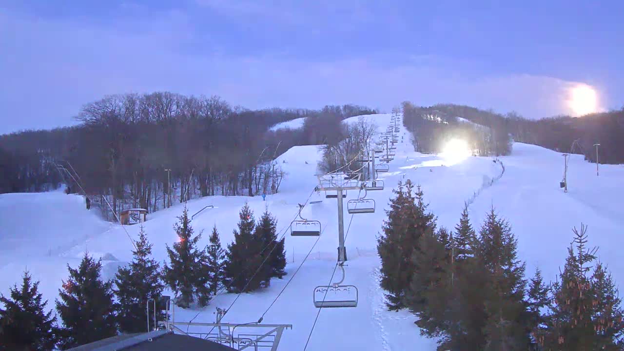 Blue Mountain Orchard Base Ropeway Station / Cascade Putting Course & Ski Slopes Live Cam - Collingwood, Blue Mountains, Simcoe, Ontario, Canada