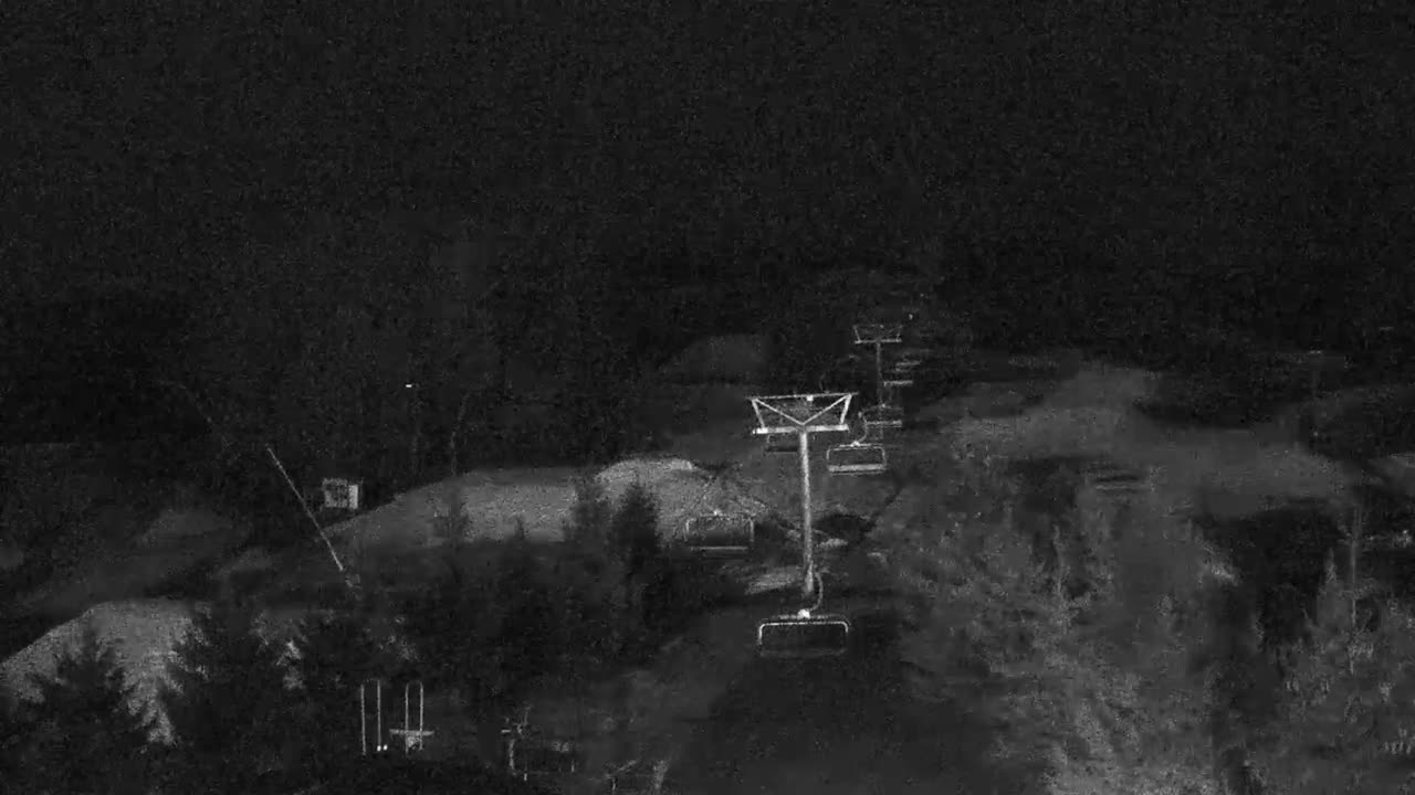 Blue Mountain Orchard Base Ropeway Station / Cascade Putting Course & Ski Slopes Live Cam - Collingwood, Blue Mountains, Simcoe, Ontario, Canada
