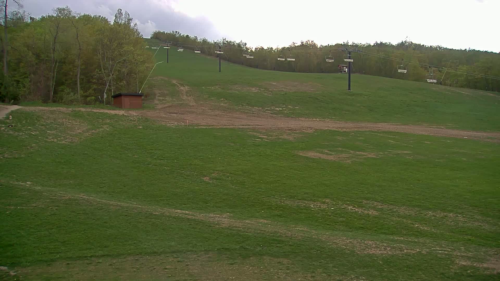 Blue Mountain South Base Ski Slopes & Cable Car Live Cam - Collingwood, Blue Mountains, Simcoe, Ontario, Canada