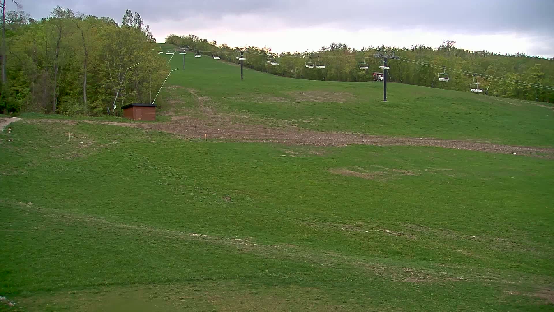 Blue Mountain South Base Ski Slopes & Cable Car Live Cam - Collingwood, Blue Mountains, Simcoe, Ontario, Canada