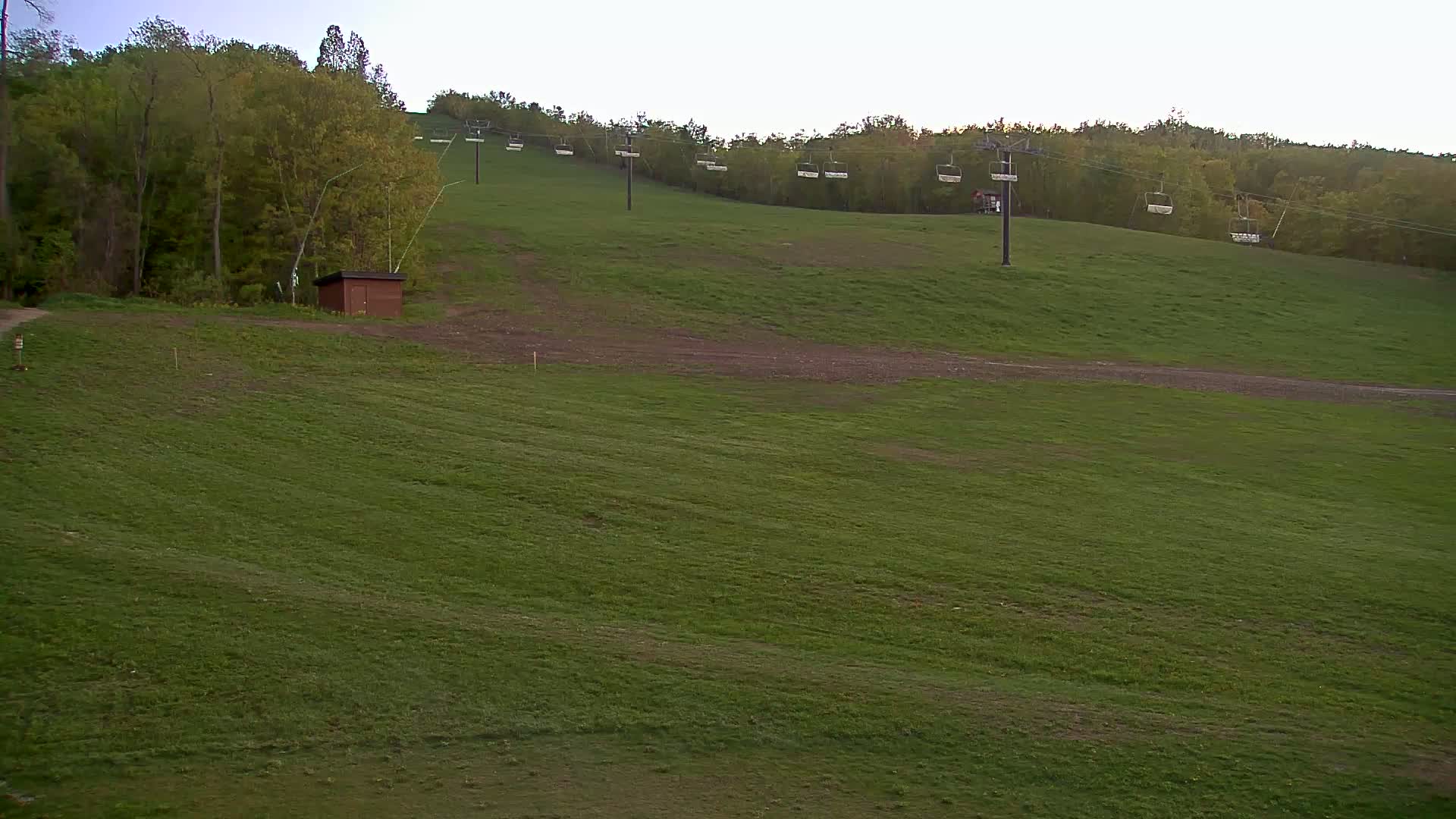 Blue Mountain South Base Ski Slopes & Cable Car Live Cam - Collingwood, Blue Mountains, Simcoe, Ontario, Canada