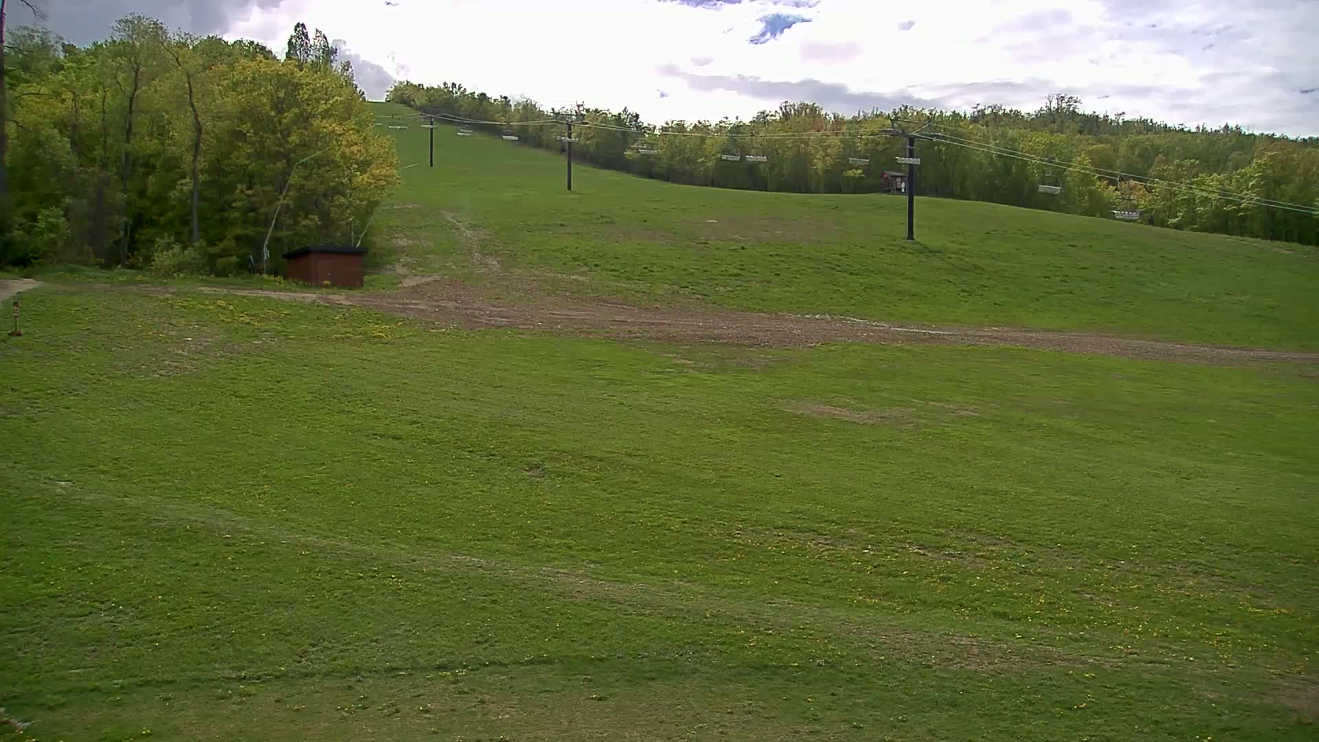 Blue Mountain South Base Ski Slopes & Cable Car Live Cam - Collingwood, Blue Mountains, Simcoe, Ontario, Canada