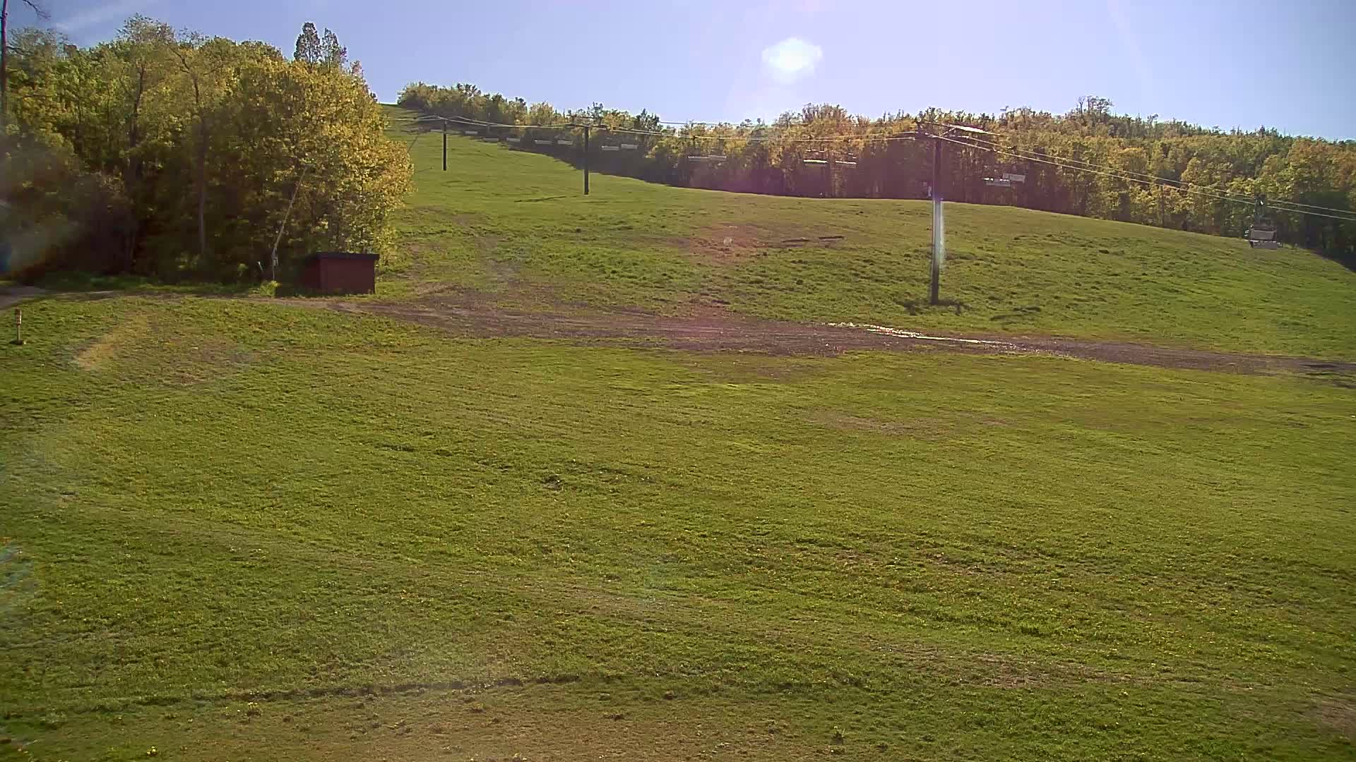 Blue Mountain South Base Ski Slopes & Cable Car Live Cam - Collingwood, Blue Mountains, Simcoe, Ontario, Canada