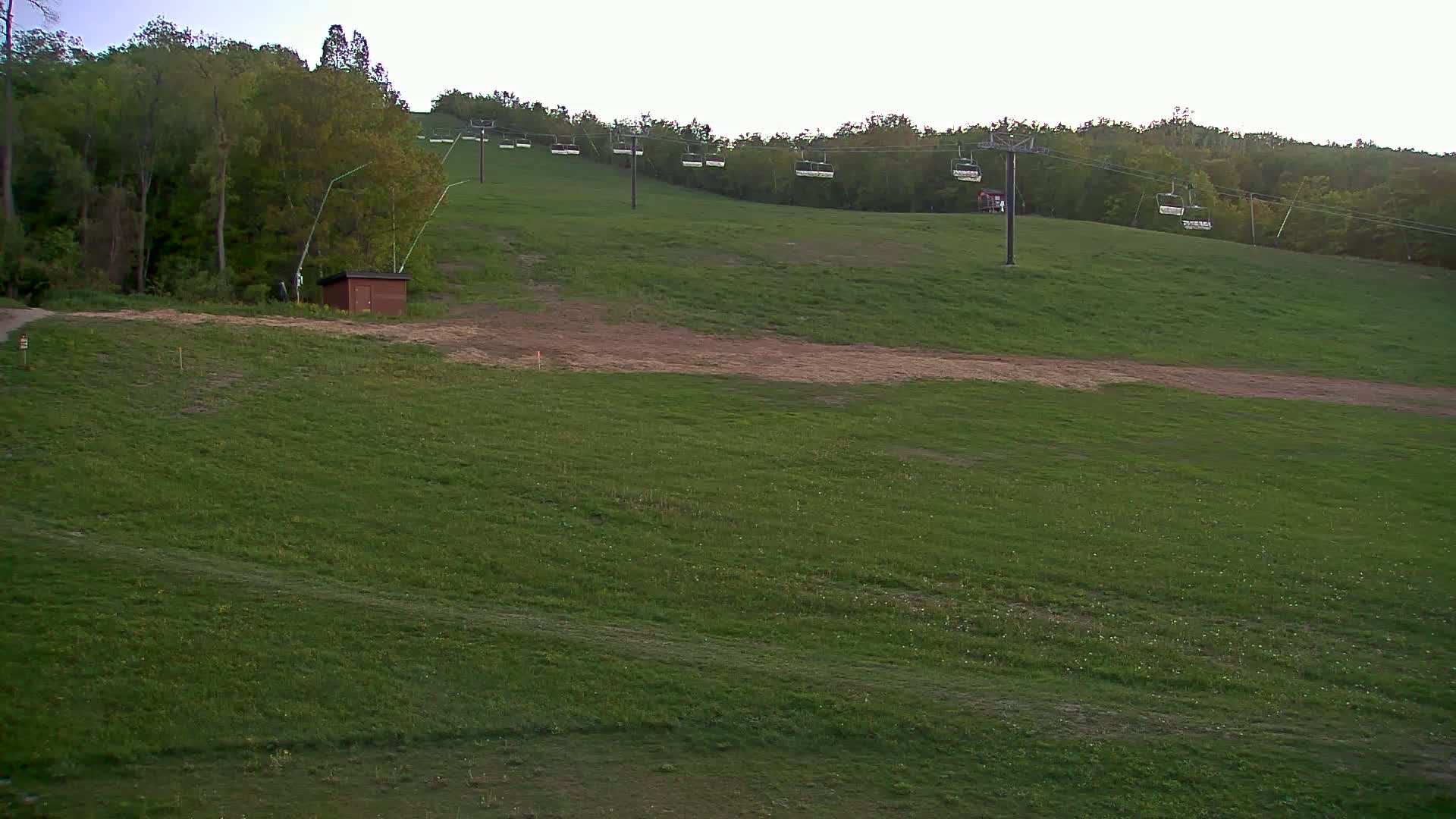 Blue Mountain South Base Ski Slopes & Cable Car Live Cam - Collingwood, Blue Mountains, Simcoe, Ontario, Canada
