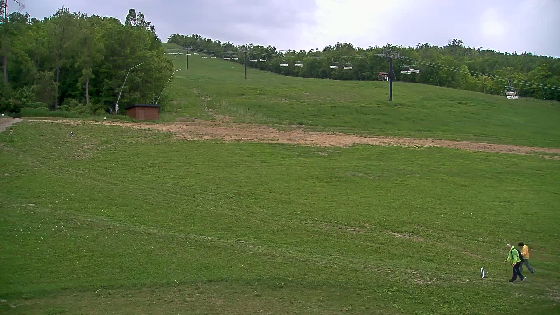 Blue Mountain South Base Ski Slopes & Cable Car Live Cam - Collingwood, Blue Mountains, Simcoe, Ontario, Canada