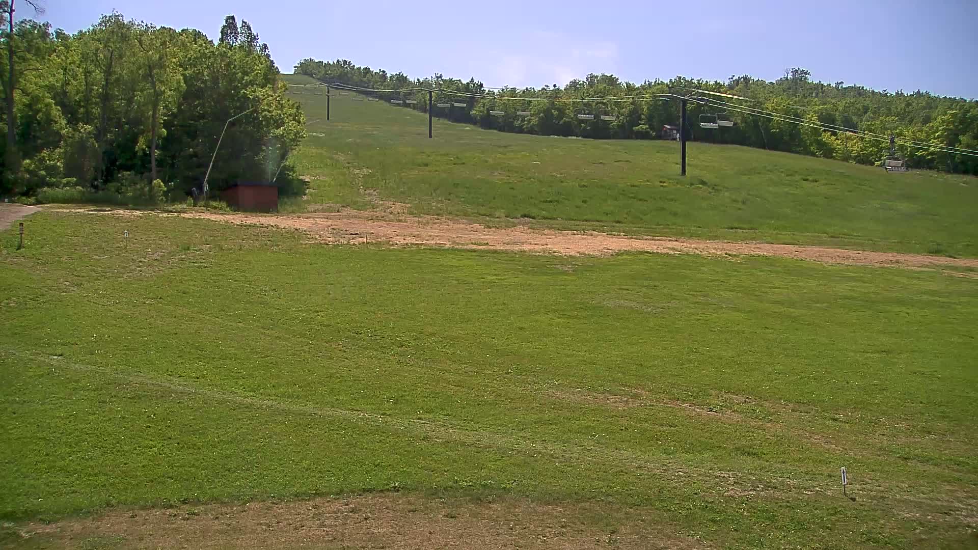 Blue Mountain South Base Ski Slopes & Cable Car Live Cam - Collingwood, Blue Mountains, Simcoe, Ontario, Canada