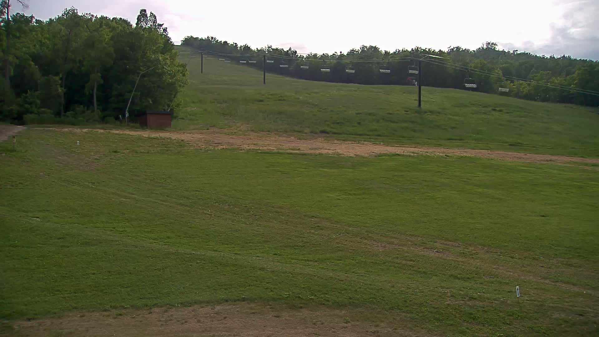 Blue Mountain South Base Ski Slopes & Cable Car Live Cam - Collingwood, Blue Mountains, Simcoe, Ontario, Canada