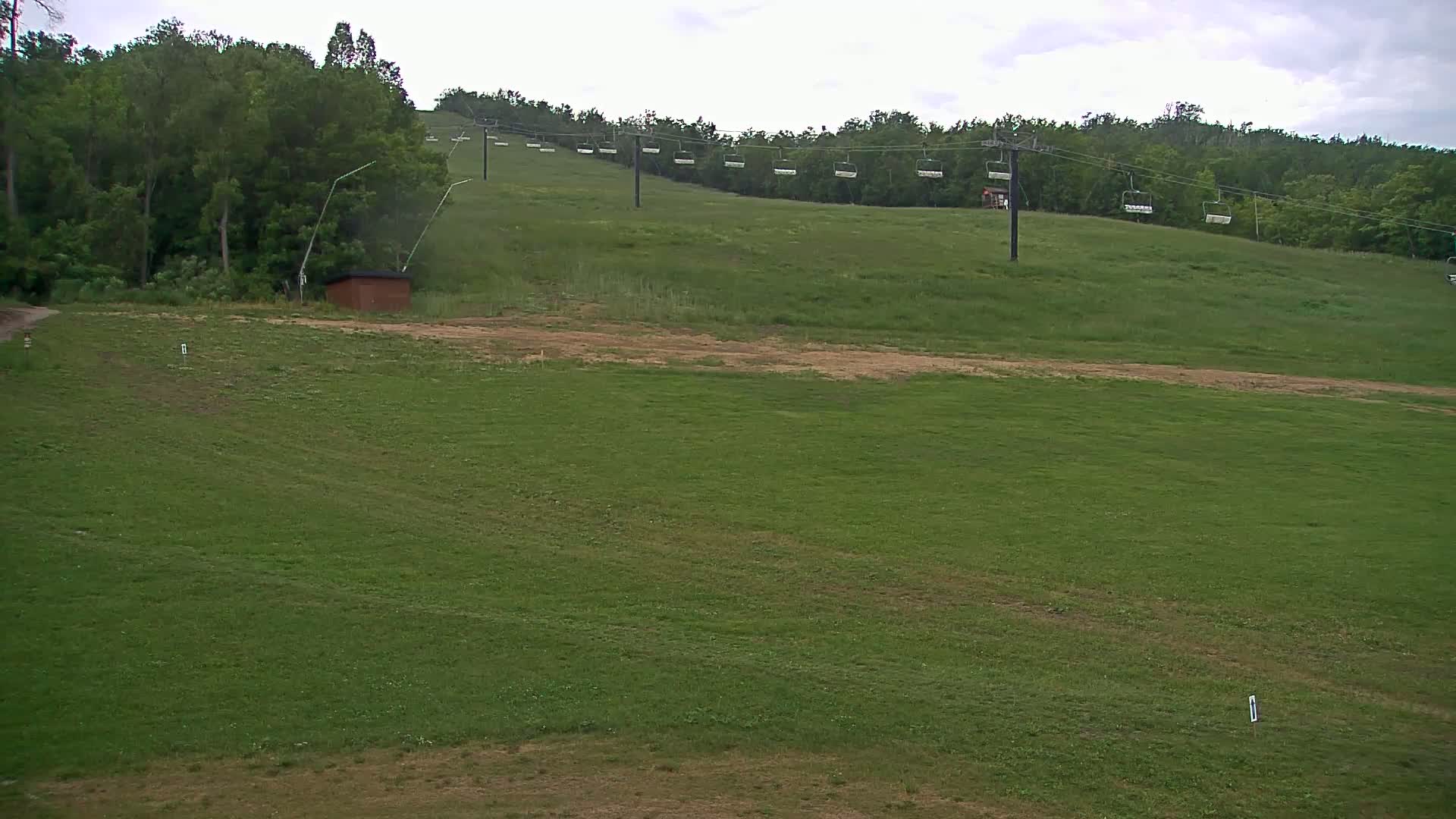 Blue Mountain South Base Ski Slopes & Cable Car Live Cam - Collingwood, Blue Mountains, Simcoe, Ontario, Canada