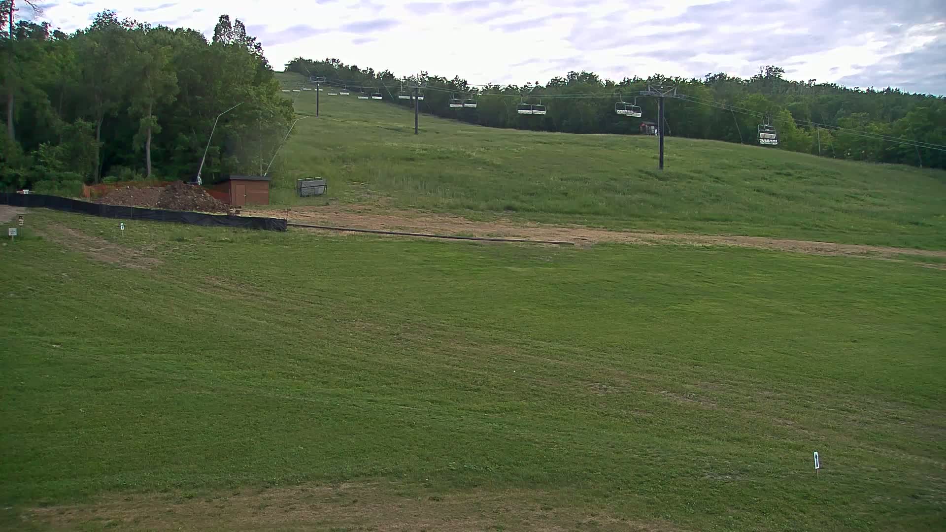 Blue Mountain South Base Ski Slopes & Cable Car Live Cam - Collingwood, Blue Mountains, Simcoe, Ontario, Canada