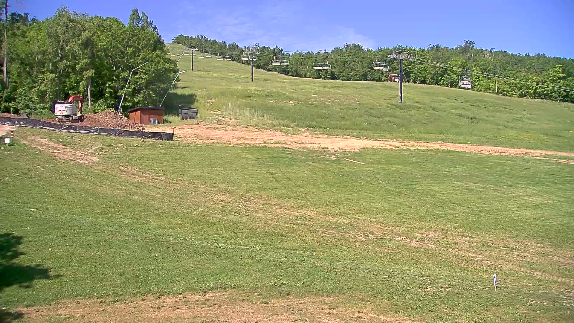 Blue Mountain South Base Ski Slopes & Cable Car Live Cam - Collingwood, Blue Mountains, Simcoe, Ontario, Canada
