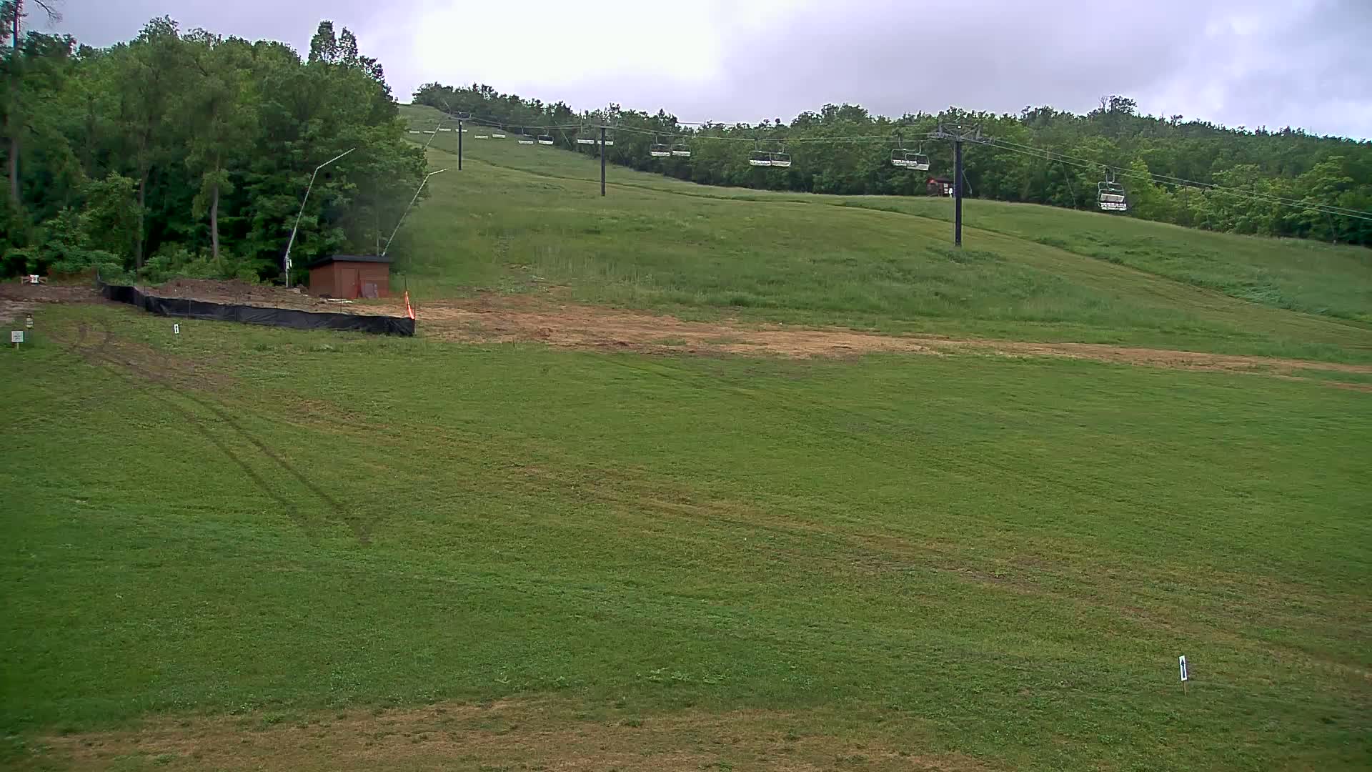 Blue Mountain South Base Ski Slopes & Cable Car Live Cam - Collingwood, Blue Mountains, Simcoe, Ontario, Canada