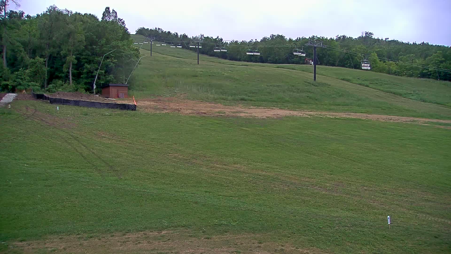Blue Mountain South Base Ski Slopes & Cable Car Live Cam - Collingwood, Blue Mountains, Simcoe, Ontario, Canada
