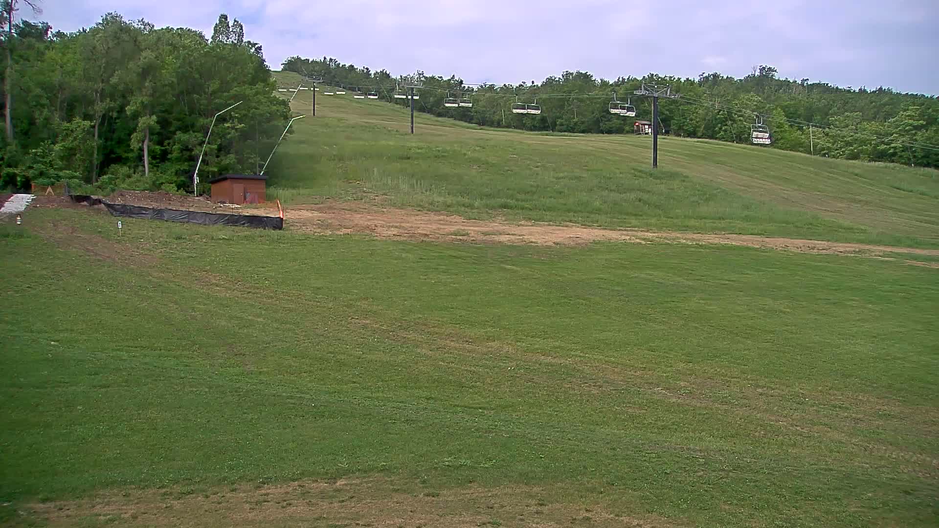 Blue Mountain South Base Ski Slopes & Cable Car Live Cam - Collingwood, Blue Mountains, Simcoe, Ontario, Canada