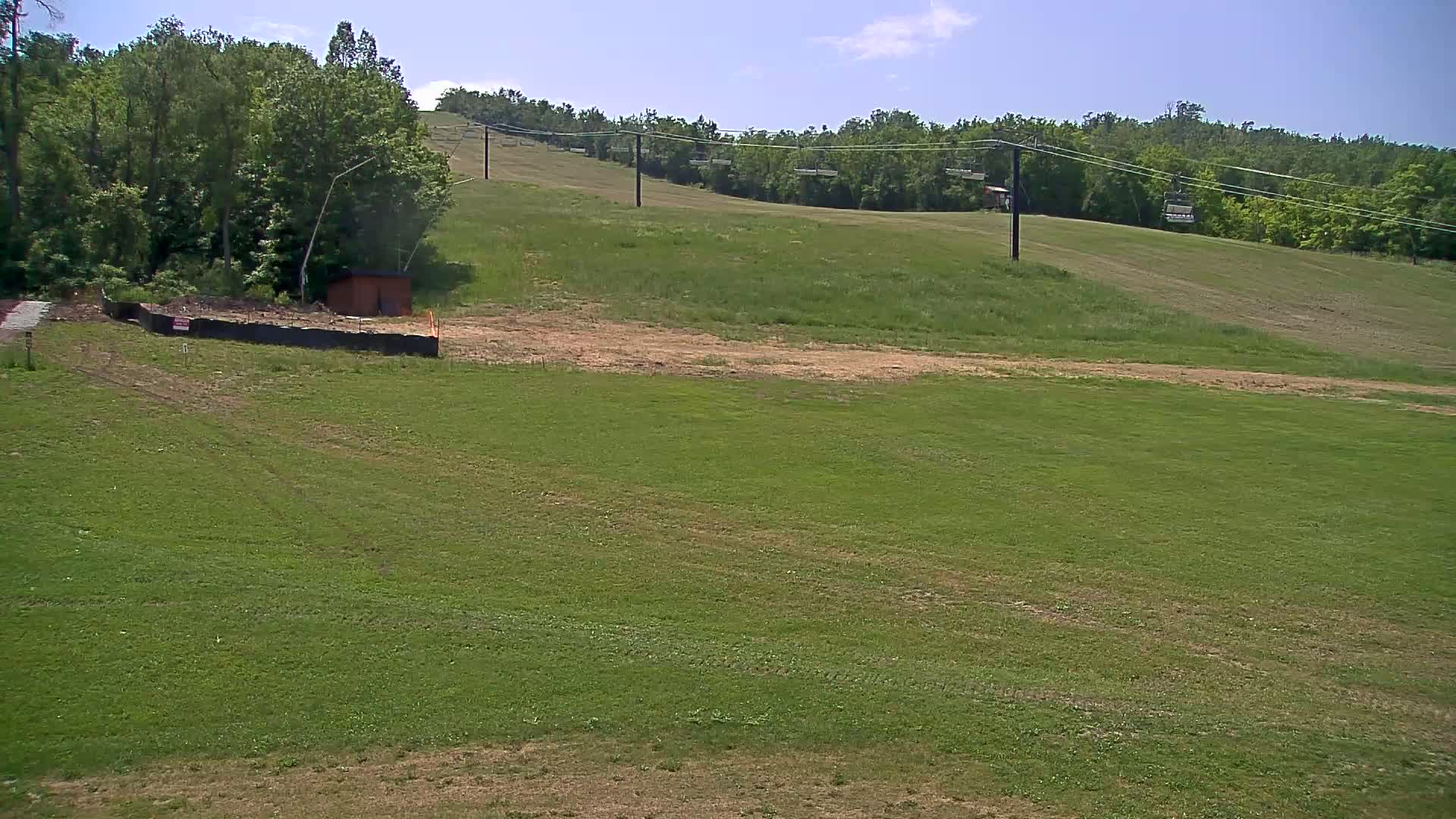Blue Mountain South Base Ski Slopes & Cable Car Live Cam - Collingwood, Blue Mountains, Simcoe, Ontario, Canada
