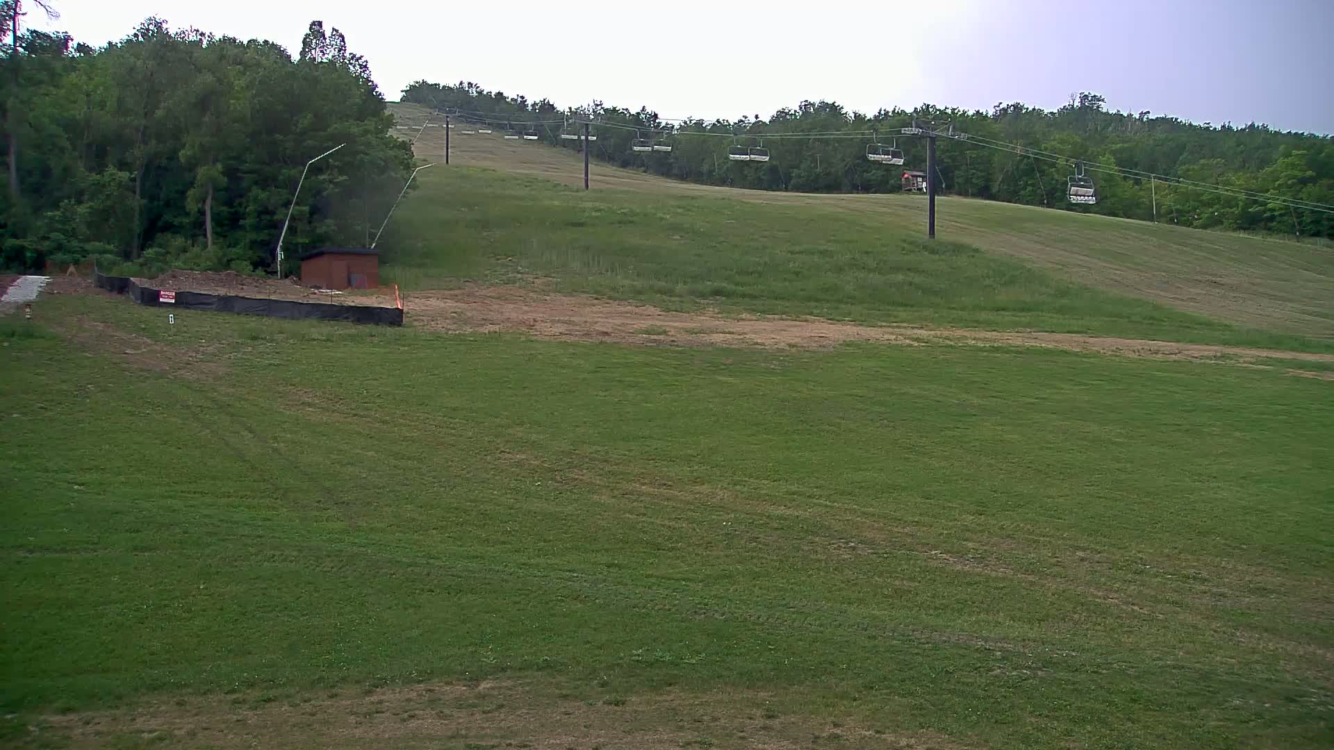 Blue Mountain South Base Ski Slopes & Cable Car Live Cam - Collingwood, Blue Mountains, Simcoe, Ontario, Canada