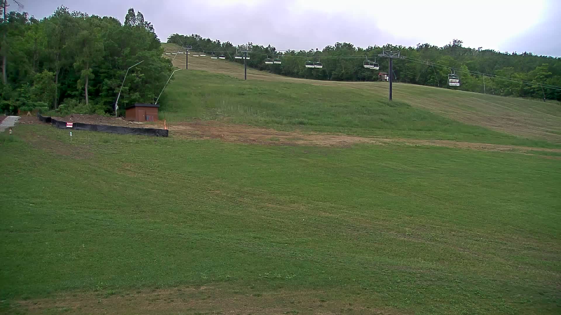 Blue Mountain South Base Ski Slopes & Cable Car Live Cam - Collingwood, Blue Mountains, Simcoe, Ontario, Canada