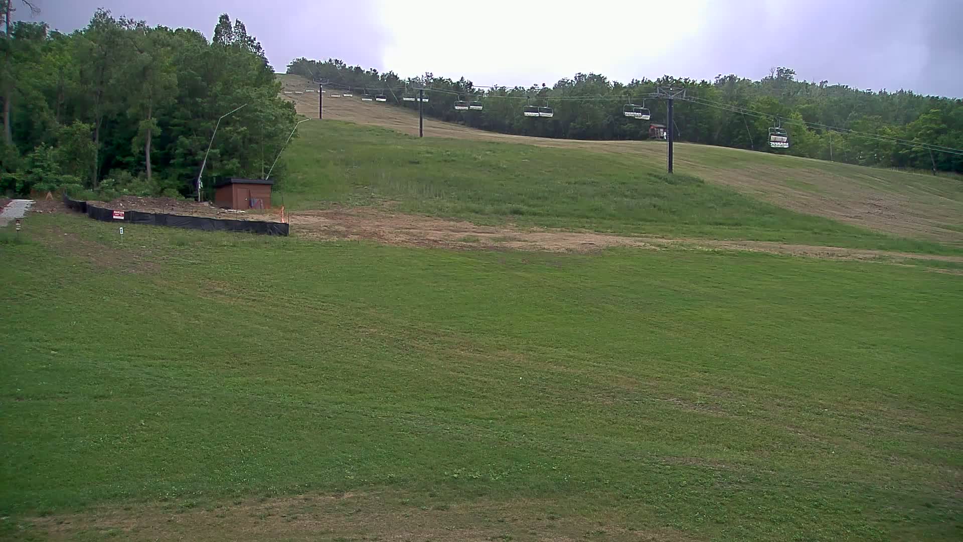 Blue Mountain South Base Ski Slopes & Cable Car Live Cam - Collingwood, Blue Mountains, Simcoe, Ontario, Canada