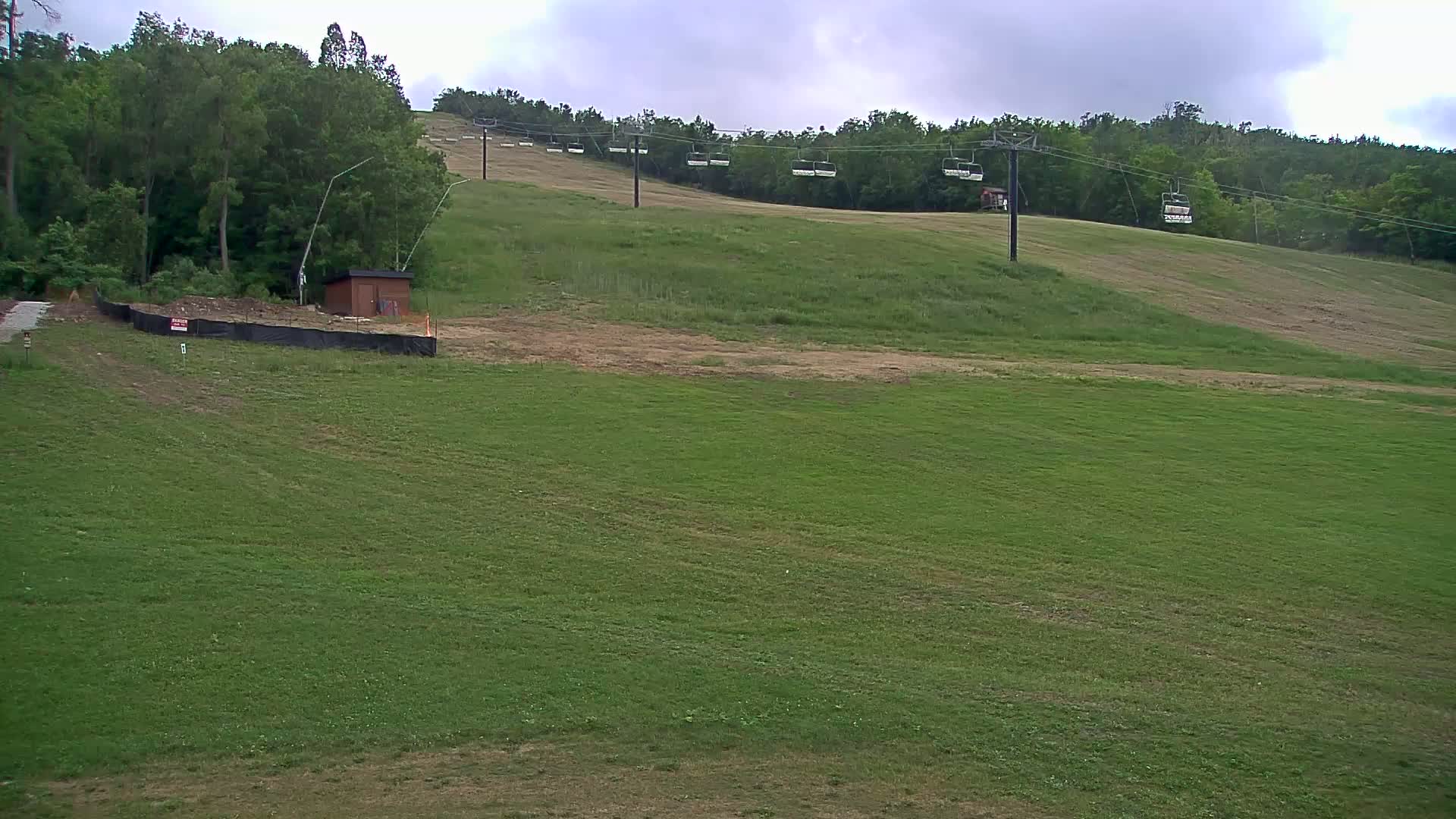 Blue Mountain South Base Ski Slopes & Cable Car Live Cam - Collingwood, Blue Mountains, Simcoe, Ontario, Canada