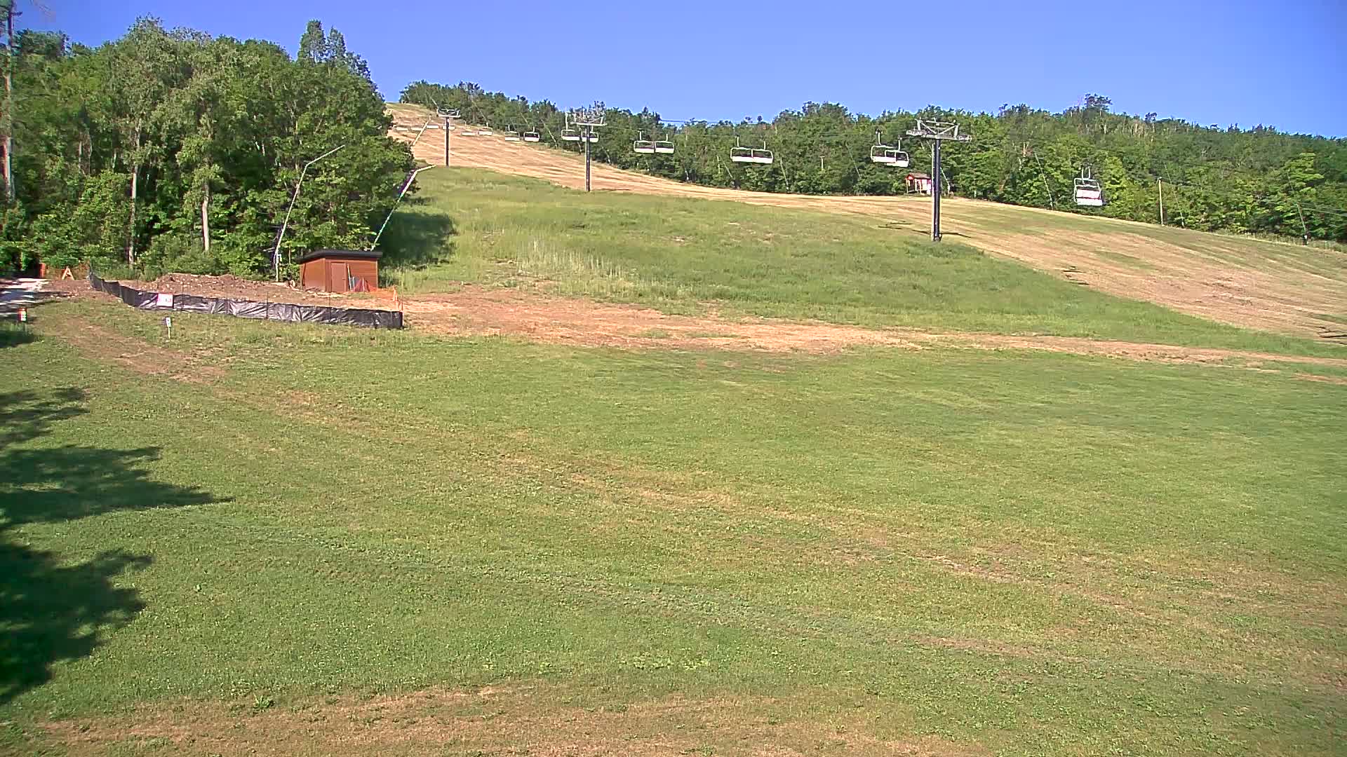Blue Mountain South Base Ski Slopes & Cable Car Live Cam - Collingwood, Blue Mountains, Simcoe, Ontario, Canada