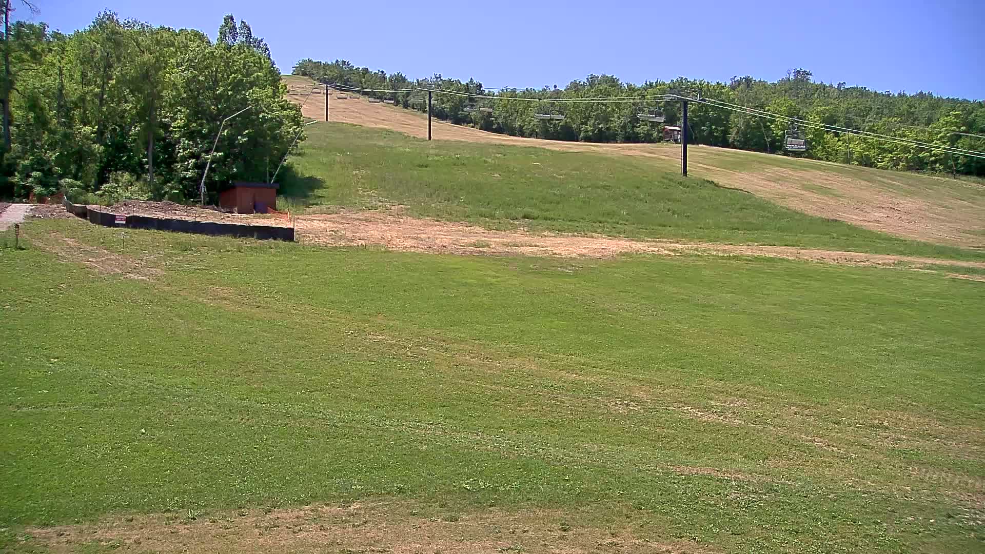 Blue Mountain South Base Ski Slopes & Cable Car Live Cam - Collingwood, Blue Mountains, Simcoe, Ontario, Canada