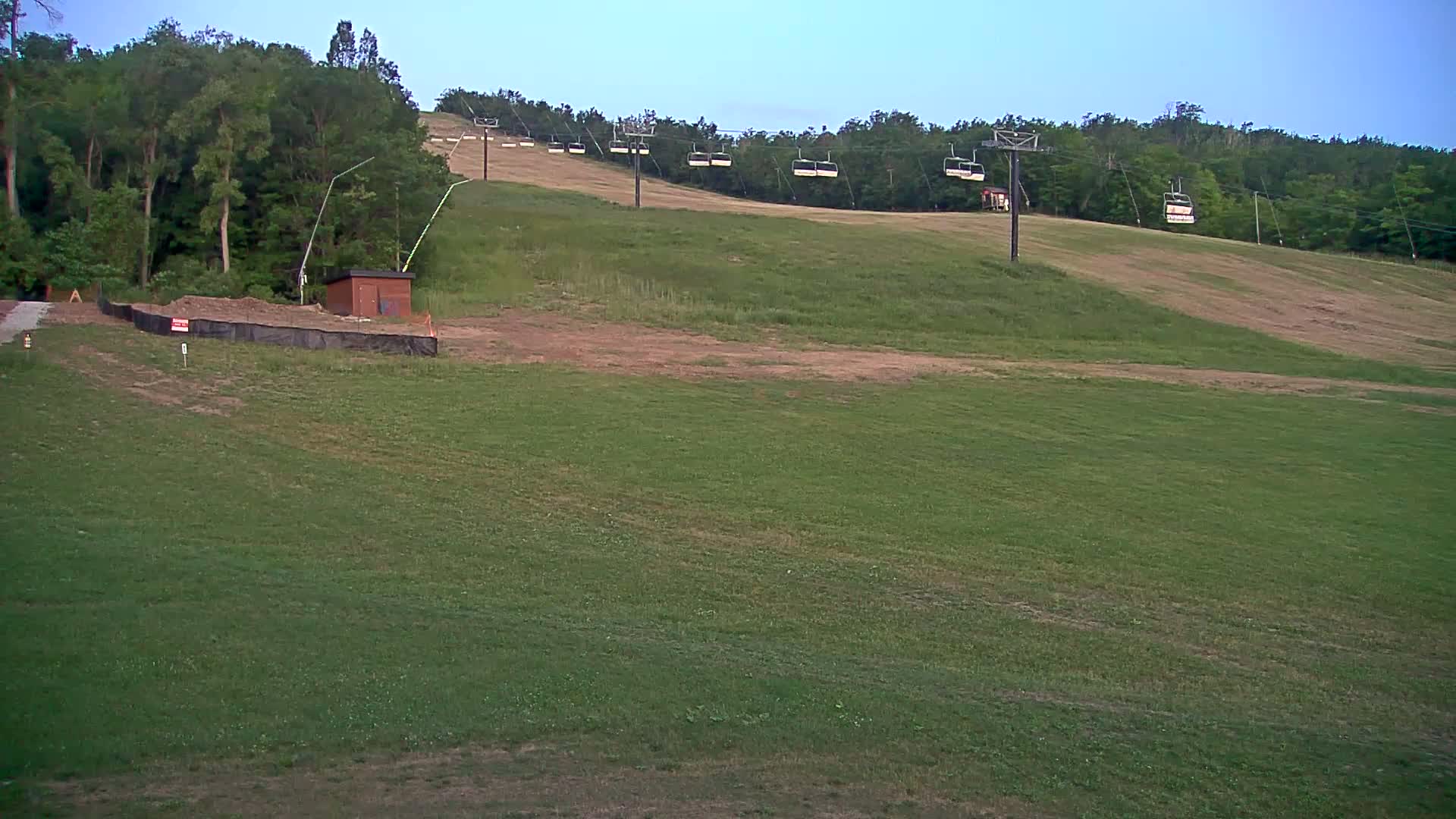 Blue Mountain South Base Ski Slopes & Cable Car Live Cam - Collingwood, Blue Mountains, Simcoe, Ontario, Canada