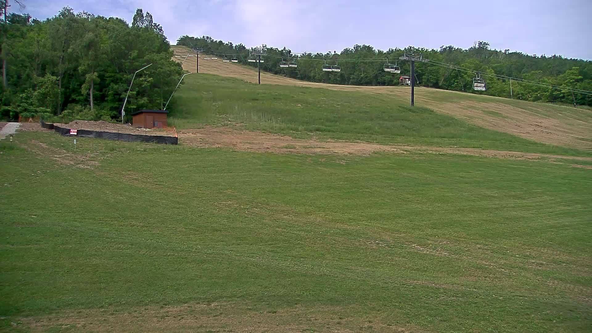 Blue Mountain South Base Ski Slopes & Cable Car Live Cam - Collingwood, Blue Mountains, Simcoe, Ontario, Canada