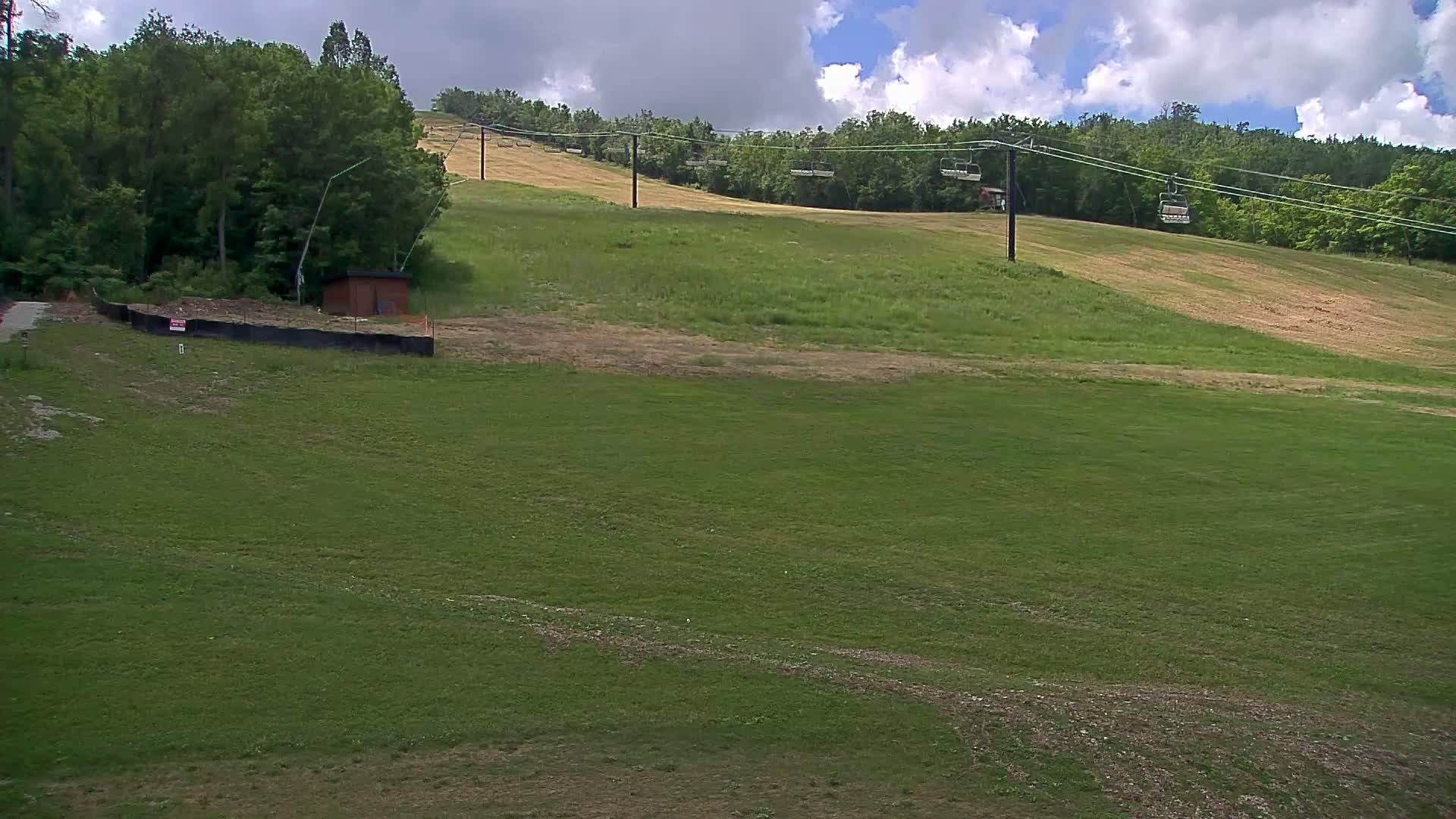 Blue Mountain South Base Ski Slopes & Cable Car Live Cam - Collingwood, Blue Mountains, Simcoe, Ontario, Canada