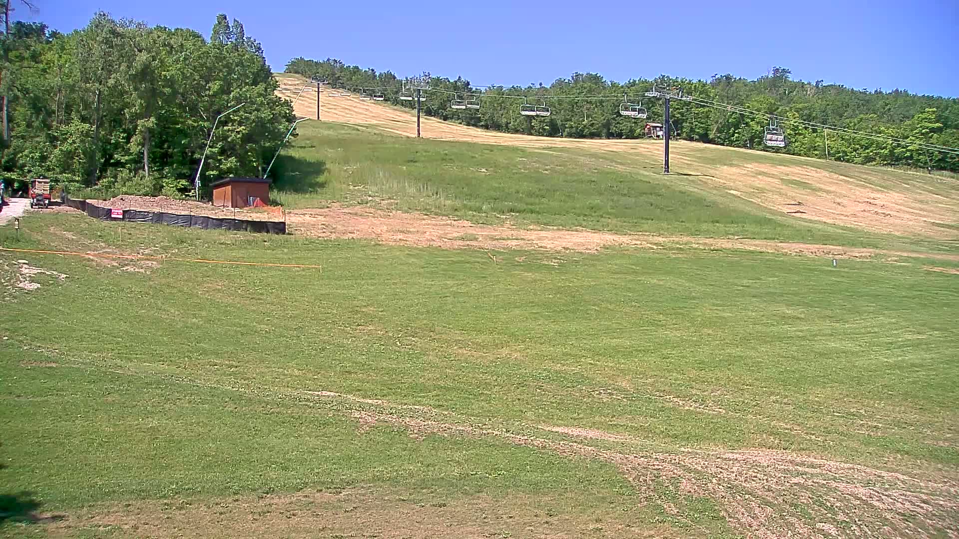 Blue Mountain South Base Ski Slopes & Cable Car Live Cam - Collingwood, Blue Mountains, Simcoe, Ontario, Canada