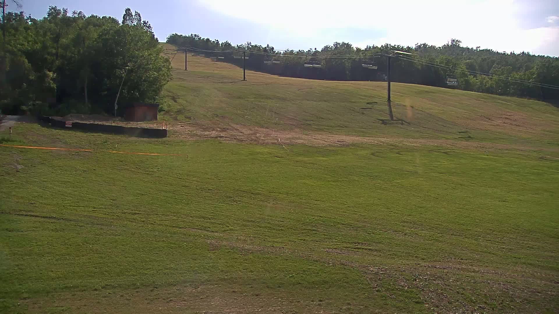 Blue Mountain South Base Ski Slopes & Cable Car Live Cam - Collingwood, Blue Mountains, Simcoe, Ontario, Canada