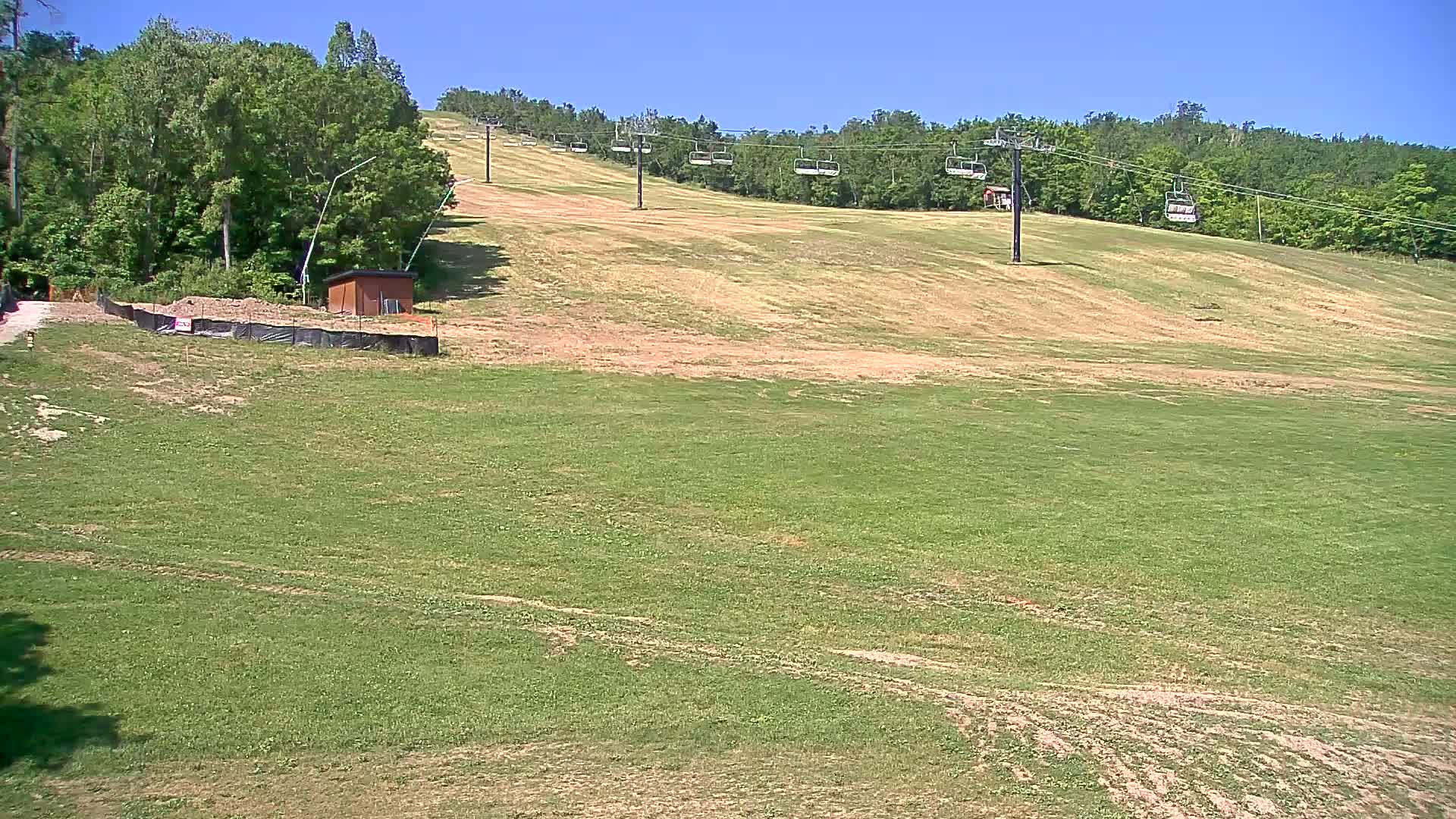 Blue Mountain South Base Ski Slopes & Cable Car Live Cam - Collingwood, Blue Mountains, Simcoe, Ontario, Canada