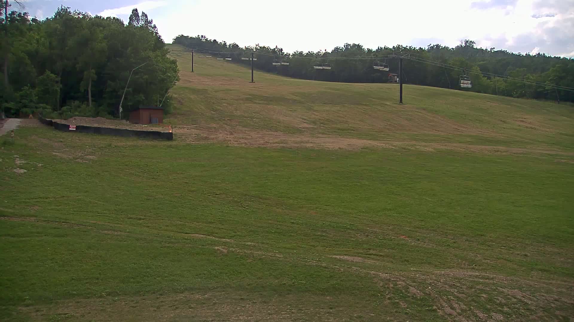 Blue Mountain South Base Ski Slopes & Cable Car Live Cam - Collingwood, Blue Mountains, Simcoe, Ontario, Canada