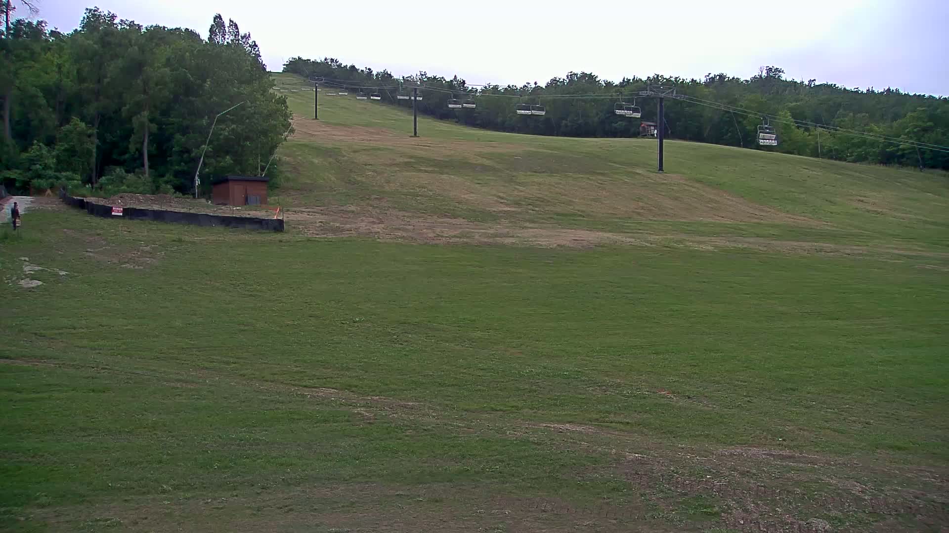 Blue Mountain South Base Ski Slopes & Cable Car Live Cam - Collingwood, Blue Mountains, Simcoe, Ontario, Canada