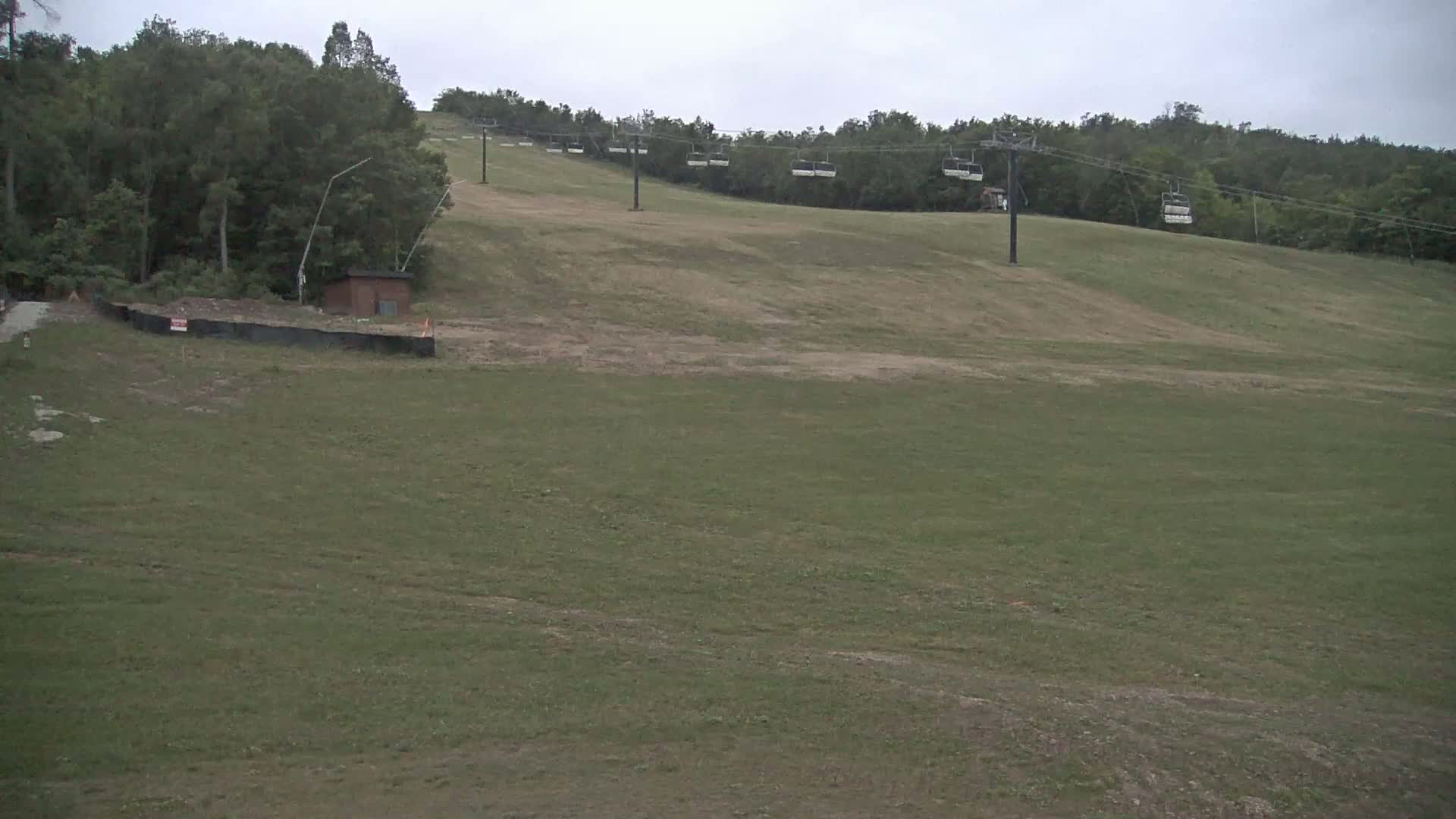 Blue Mountain South Base Ski Slopes & Cable Car Live Cam - Collingwood, Blue Mountains, Simcoe, Ontario, Canada