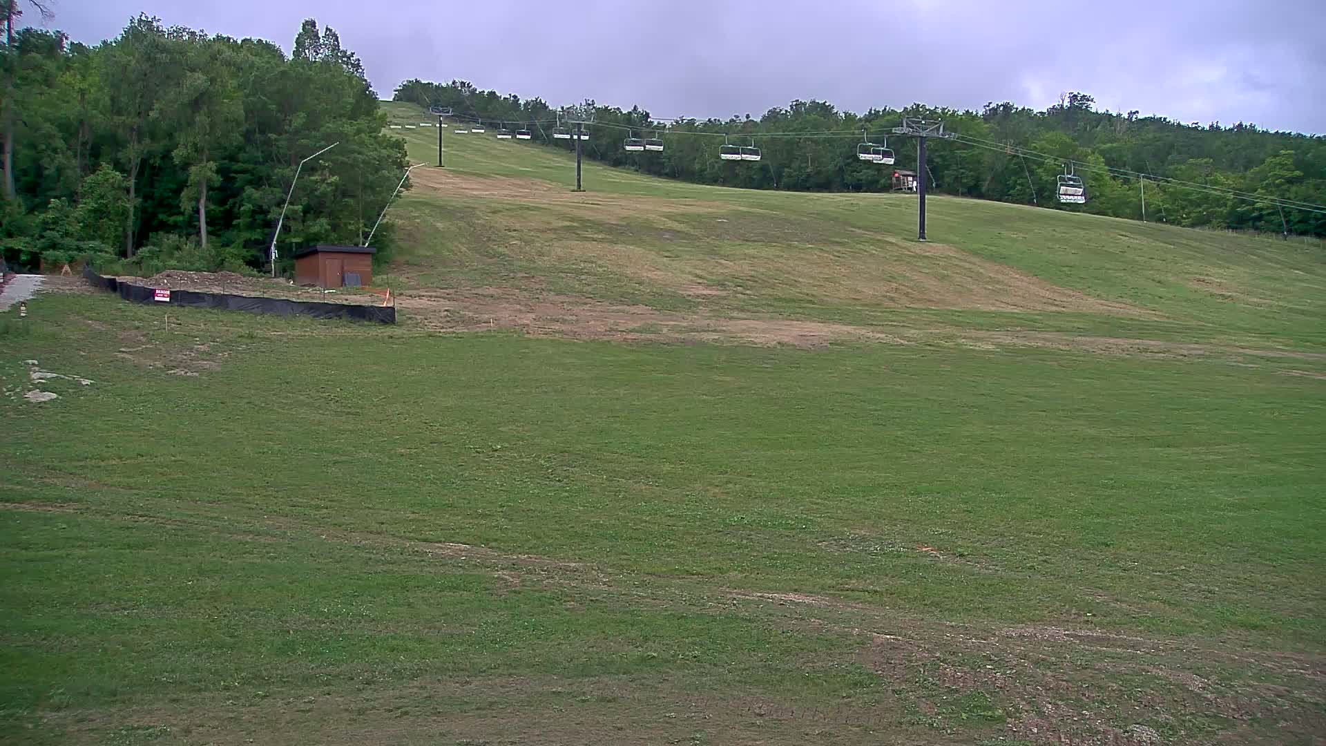 Blue Mountain South Base Ski Slopes & Cable Car Live Cam - Collingwood, Blue Mountains, Simcoe, Ontario, Canada